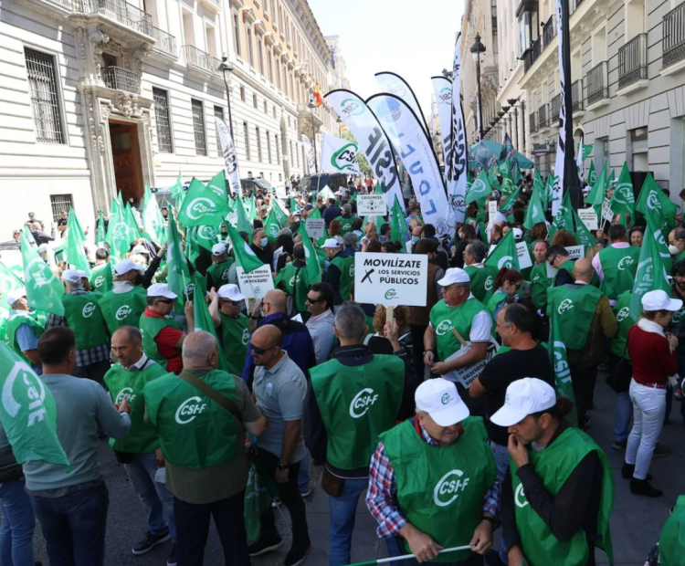 Los altos funcionarios del Estado llevan al Gobierno ante los tribunales por hacer fijos a interinos sin examen