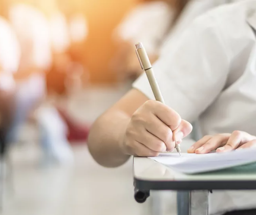 Los altos funcionarios piden becas para opositores A1 y defienden memorizar los temarios